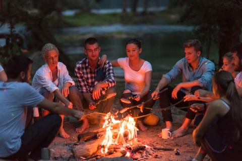 Group of yung people around a fire