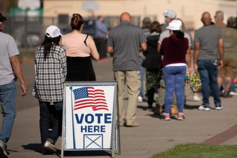 People waiting for vote, last election day