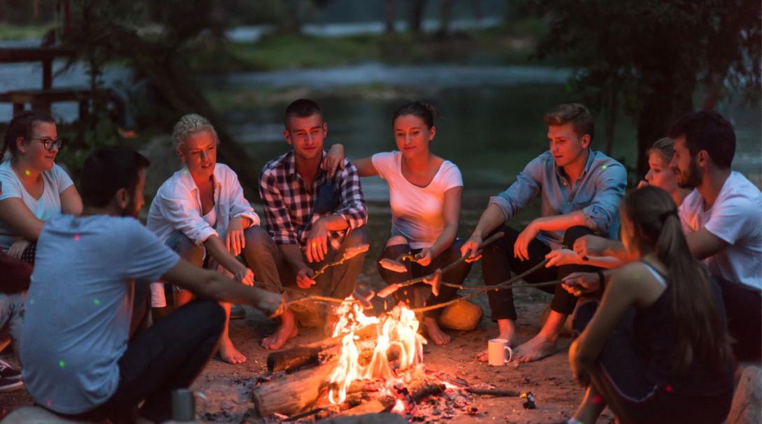 Group of yung people around a fire