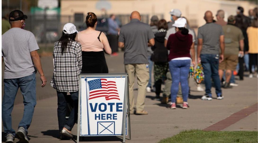 People waiting for vote, last election day